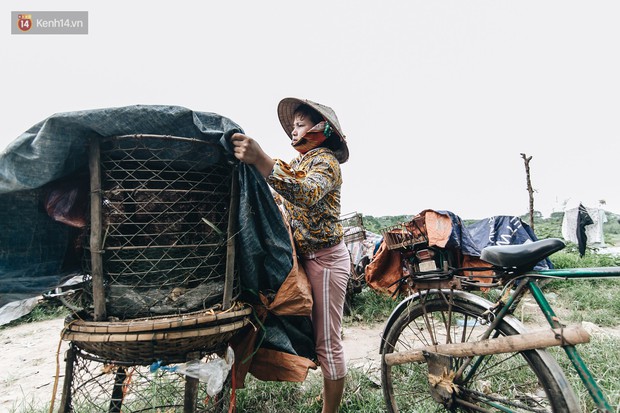 Cuộc sống lênh đênh trên thuyền của người lao động nhập cư ở Hà Nội: Chả có gì khó khăn, đông vui là chính - Ảnh 22.