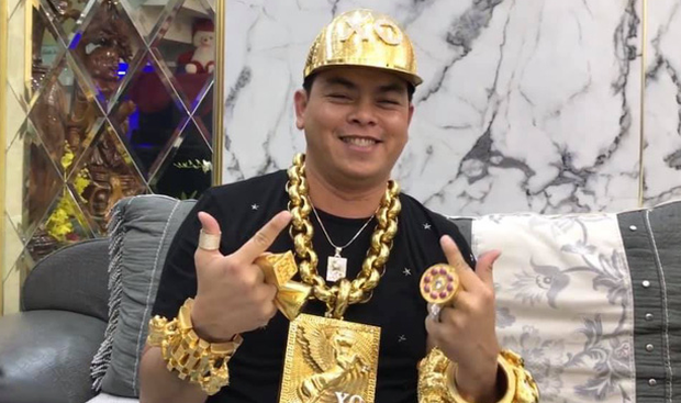 Confetti: Nguyên Khang đeo vàng, mặc đồ Hip Hop, cư dân mạng đồng loạt gọi tên Phúc XO - Ảnh 3. Confetti: Nguyên Khang đeo vàng, mặc đồ Hip Hop, cư dân mạng đồng loạt gọi tên Phúc XO - Ảnh 3.