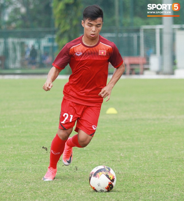 Top 5 cầu thủ nhỏ nhưng có võ của U18 Việt Nam - Ảnh 4.