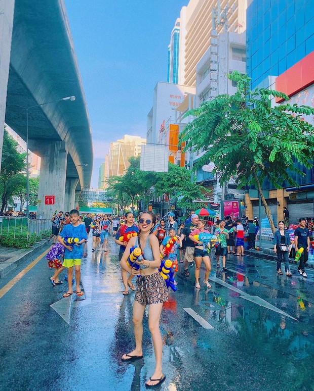 Đã mắt với loạt khoảnh khắc nóng bỏng của giới trẻ Việt tại lễ hội Songkran 2019 - Ảnh 1.