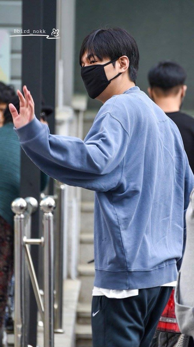 Mỹ nam Lee Min Ho 3 ngày trước khi xuất ngũ: Từ bao giờ tài tử Người thừa kế đã béo đến mức có nọng thế này? - Ảnh 1.