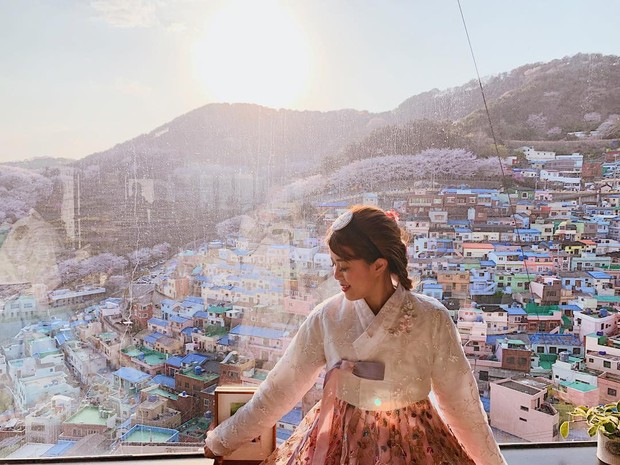 Đi du lịch chớp nhoáng như Hương Giang: Đứng bừa một góc trong làng bích hoạ Hàn Quốc cũng có khối ảnh xinh xẻo - Ảnh 15.