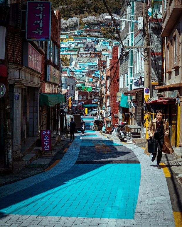 Đi du lịch chớp nhoáng như Hương Giang: Đứng bừa một góc trong làng bích hoạ Hàn Quốc cũng có khối ảnh xinh xẻo - Ảnh 7.