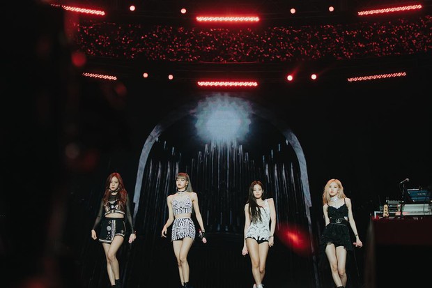 BLACKPINK lần đầu diễn tại quê nhà sau 9 tháng rong ruổi thị trường quốc tế, tín hiệu comeback đang đến gần? - Ảnh 2. BLACKPINK lần đầu diễn tại quê nhà sau 9 tháng rong ruổi thị trường quốc tế, tín hiệu comeback đang đến gần? - Ảnh 2.