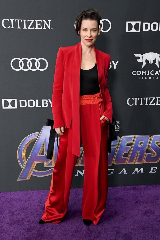Hai mỹ nhân Scarlett Johansson - Brie Larson cùng khoe bộ đá vô cực lồng lộn giữa thảm tím Endgame, Thanos chắc đang nóng mặt! - Ảnh 17.