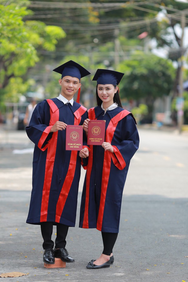 Nỗi khổ khi có cô bạn thân cao 1m72 chính là chụp kỉ yếu vẫn phải đôn gạch lên đứng để cao bằng nó - Ảnh 8.