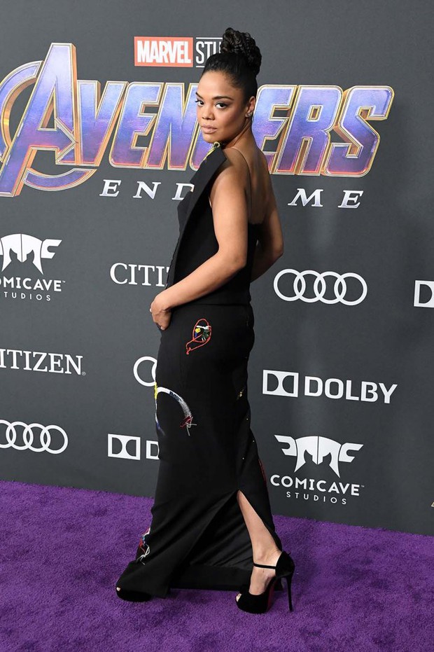 Hai mỹ nhân Scarlett Johansson - Brie Larson cùng khoe bộ đá vô cực lồng lộn giữa thảm tím Endgame, Thanos chắc đang nóng mặt! - Ảnh 20.