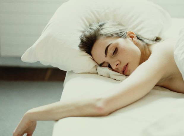 6 thói quen khi ngủ cứ tưởng vô hại nhưng gây ảnh hưởng không nhỏ tới sức khỏe - Ảnh 3.