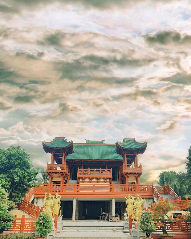 4 ngoi chua doc dao o an giang chi can dua may len la co ngay anh dep - anh 7