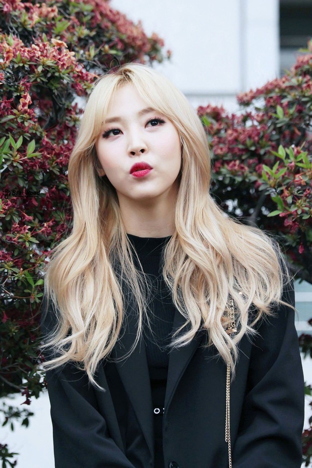 Dàn idol nữ được mệnh danh soái tỷ girlcrush: Từ CL, Hani (EXID) đến Jennie, Lisa (BLACKPINK) đủ cả, tân binh mới nổi nhà JYP lọt top có xứng đáng? - Ảnh 20. Dàn idol nữ được mệnh danh soái tỷ girlcrush: Từ CL, Hani (EXID) đến Jennie, Lisa (BLACKPINK) đủ cả, tân binh mới nổi nhà JYP lọt top có xứng đáng? - Ảnh 20.