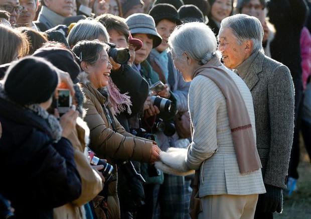 Chân dung fan cuồng của Hoàng gia Nhật: Cụ bà 78 tuổi dành 26 năm cùng hội bạn thân vác máy ảnh cực ngầu để săn hình thần tượng - Ảnh 6.