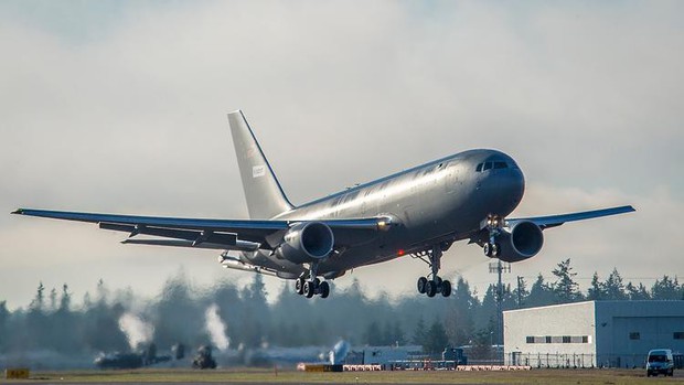 Máy bay Boeing lại dính lỗi nghiêm trọng, bị Bộ Quốc phòng Mỹ trả về hàng loạt - Ảnh 1.