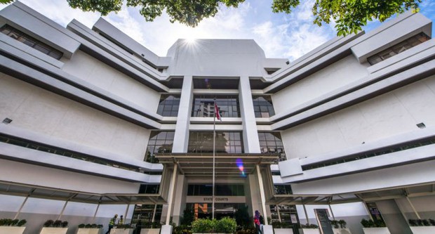 Sinh viên Việt Nam bị phạt tù và 4 roi vì sống chui ở Singapore - Ảnh 1.