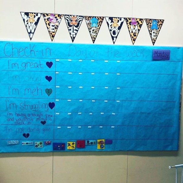 Cô giáo sáng tạo ra chiếc bảng check-in cảm xúc giúp đỡ học sinh thoát khỏi trầm cảm và tự tử - Ảnh 3.