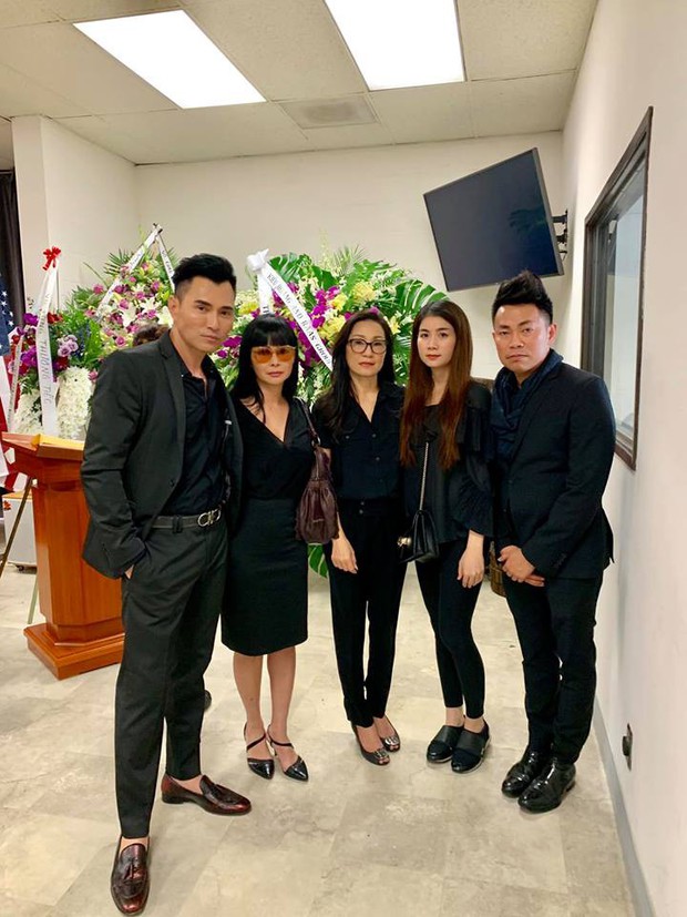 Vợ chồng Thu Phương, Kha Ly và bạn bè nghệ sĩ thắp nhang tiễn biệt diễn viên Anh Vũ trong đám tang tại Mỹ - Ảnh 6.