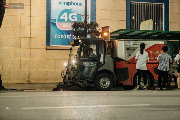 Người Hà Nội ủng hộ việc lắp camera ghi hình, phạt 7 triệu đồng hành vi xả rác ở phố đi bộ - Ảnh 9. Người Hà Nội ủng hộ việc lắp camera ghi hình, phạt 7 triệu đồng hành vi xả rác ở phố đi bộ - Ảnh 9.