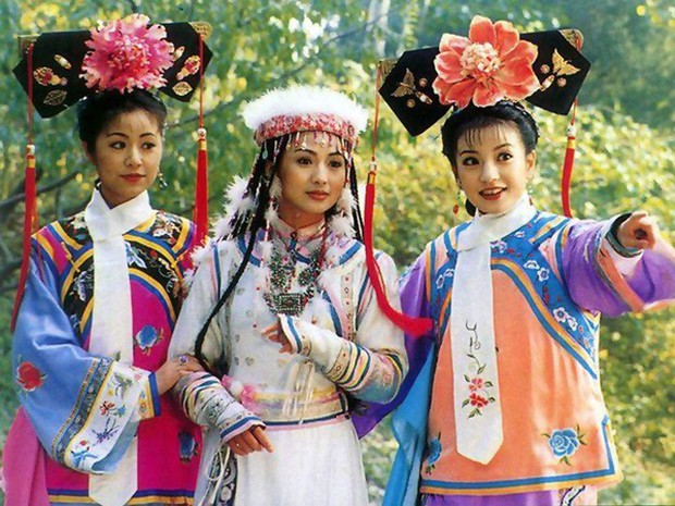Trên cổ các Phi tần nhà Thanh luôn đeo một chiếc khăn lụa trắng, công dụng và ý nghĩa thực sự của nó là gì? - Ảnh 1.