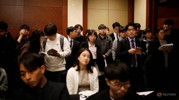 Nghịch lý nực cười ở Hàn Quốc: Cử nhân Đại học thất nghiệp trầm trọng, phải ra nước ngoài tìm việc - Ảnh 1.