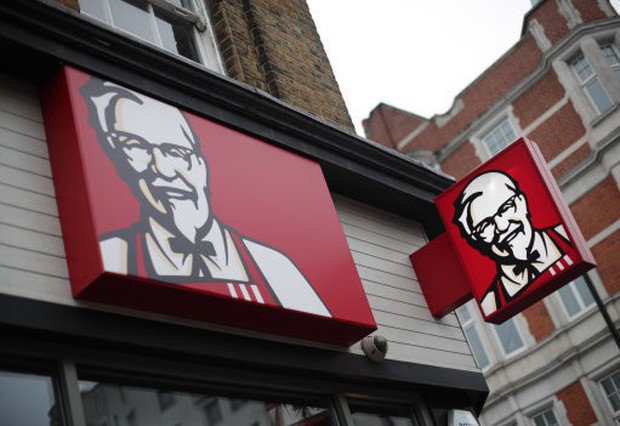 Siêu cú lừa: Thanh niên giả làm thanh tra để ăn chùa KFC suốt 1 năm trời mà không ai biết - Ảnh 1.