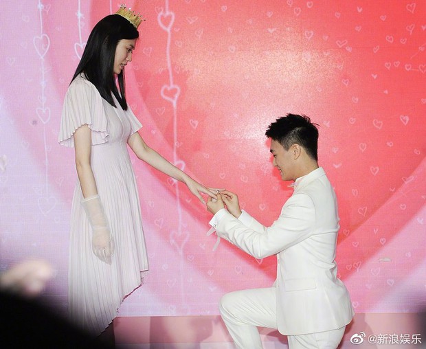 Rộ clip nghi ngờ màn cầu hôn của thiếu gia tỷ đô là sắp đặt, Ming Xi còn diễn tập bài bản - Ảnh 6.