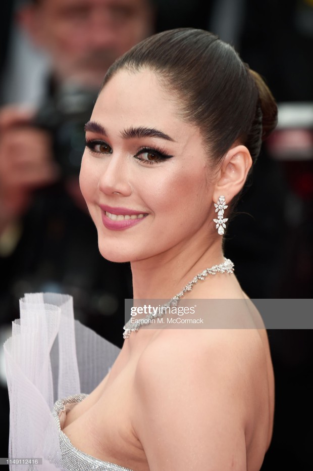 Thảm đỏ LHP Cannes 2019: Selena bức thở với vòng 1 khủng, Ella Fanning như bà hoàng bên dàn siêu mẫu Victorias Secret - Ảnh 34.