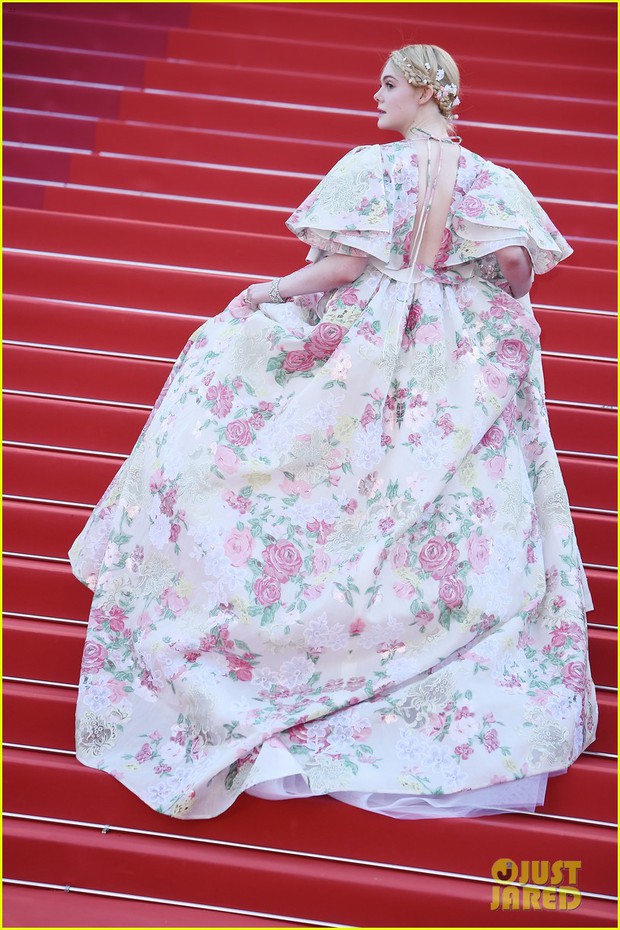 Giữa loạt mỹ nhân sexy ngồn ngộn tại Cannes 2019, có một nàng công chúa cổ tích đẹp nao lòng bước ra đời thực - Ảnh 10.