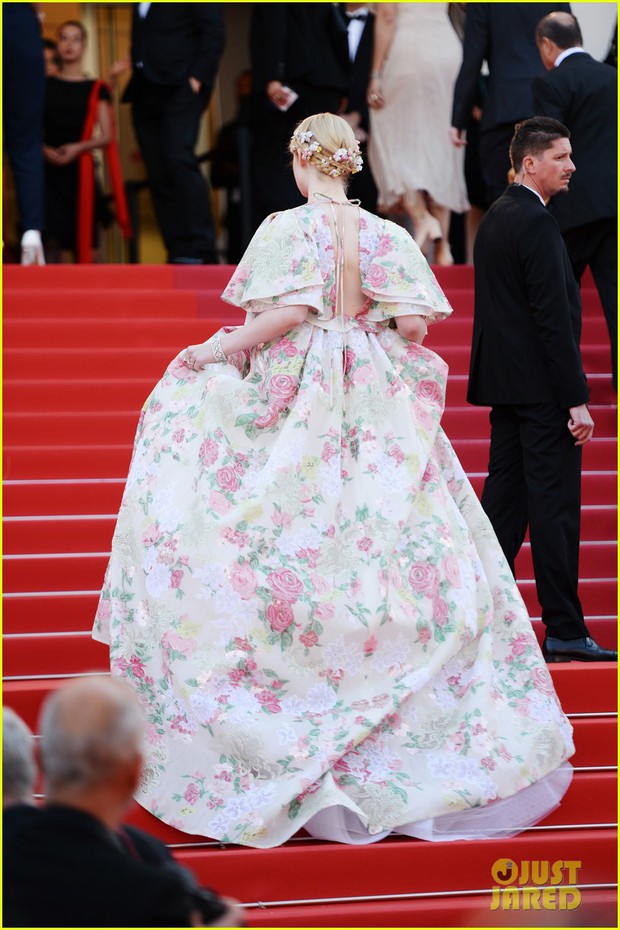 Giữa loạt mỹ nhân sexy ngồn ngộn tại Cannes 2019, có một nàng công chúa cổ tích đẹp nao lòng bước ra đời thực - Ảnh 9.