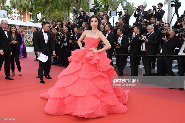Thảm đỏ Cannes ngày 2: Thiên thần Victorias Secret suýt lộ hàng, Phạm Băng Băng Thái Lan xinh như tiên tử - Ảnh 21.
