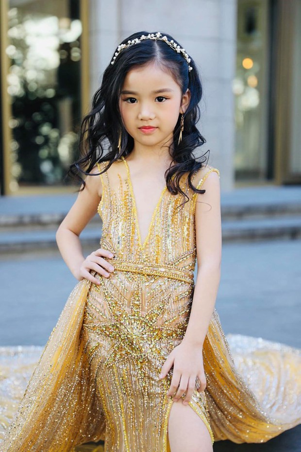 3 mỹ nhân nhí đang hot nhất Vbiz: Bản sao Phạm Hương đóng cảnh nóng năm 13 tuổi đến Hoa hậu Hoàn vũ khi chỉ vừa lên 7 - Ảnh 5.