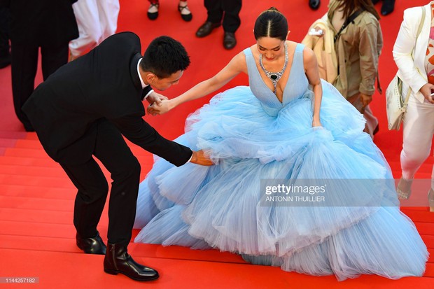 Ngày 4 Cannes: Bella Hadid diễn sâu hết cỡ bên sao nữ Ấn Độ trội nhất thảm đỏ, Thánh lố hoa lá hẹ xuất hiện - Ảnh 15.