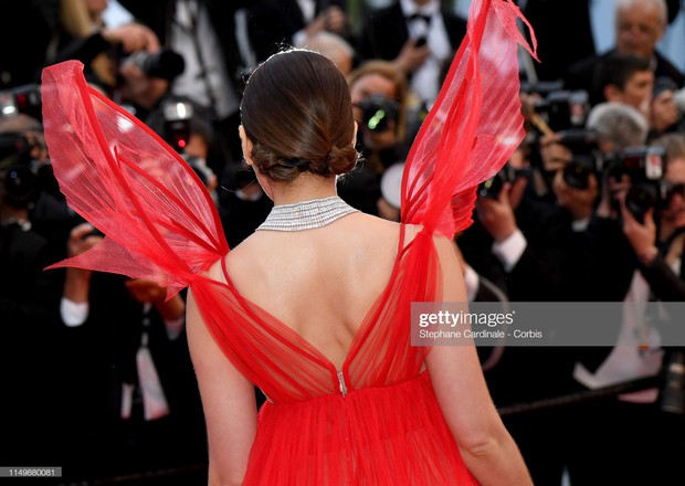 Ngày 4 Cannes: Bella Hadid diễn sâu hết cỡ bên sao nữ Ấn Độ trội nhất thảm đỏ, Thánh lố hoa lá hẹ xuất hiện - Ảnh 20.