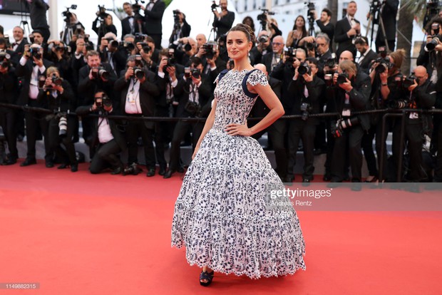 Ngày 4 Cannes: Bella Hadid diễn sâu hết cỡ bên sao nữ Ấn Độ trội nhất thảm đỏ, Thánh lố hoa lá hẹ xuất hiện - Ảnh 33.