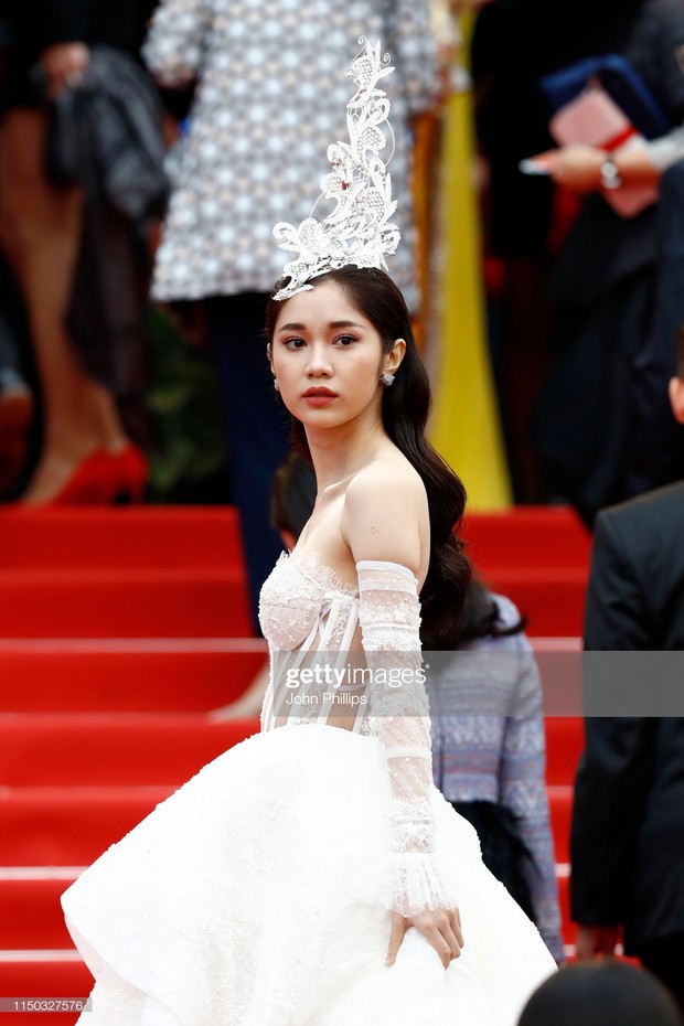 Thêm mỹ nhân Việt xuất hiện tại Cannes: Ăn mặc diêm dúa, cố tình chơi trội, hoá ra là người quen của Ngọc Trinh - Ảnh 2.