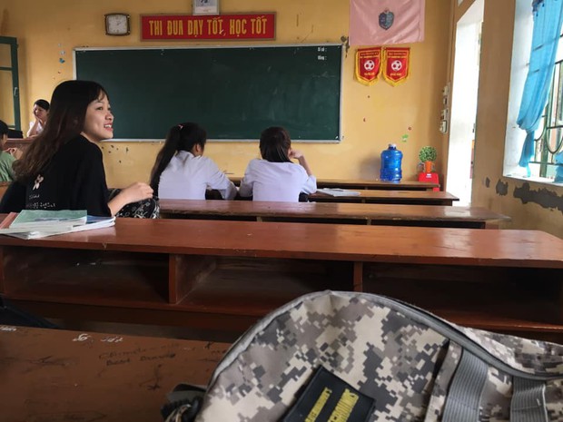 Cuối năm lớp vắng hơn 2/3, nam sinh nghĩ ra cách chụp ảnh có mặt tất cả thành viên khiến dân mạng bái phục - Ảnh 2. Cuối năm lớp vắng hơn 2/3, nam sinh nghĩ ra cách chụp ảnh có mặt tất cả thành viên khiến dân mạng bái phục - Ảnh 2.