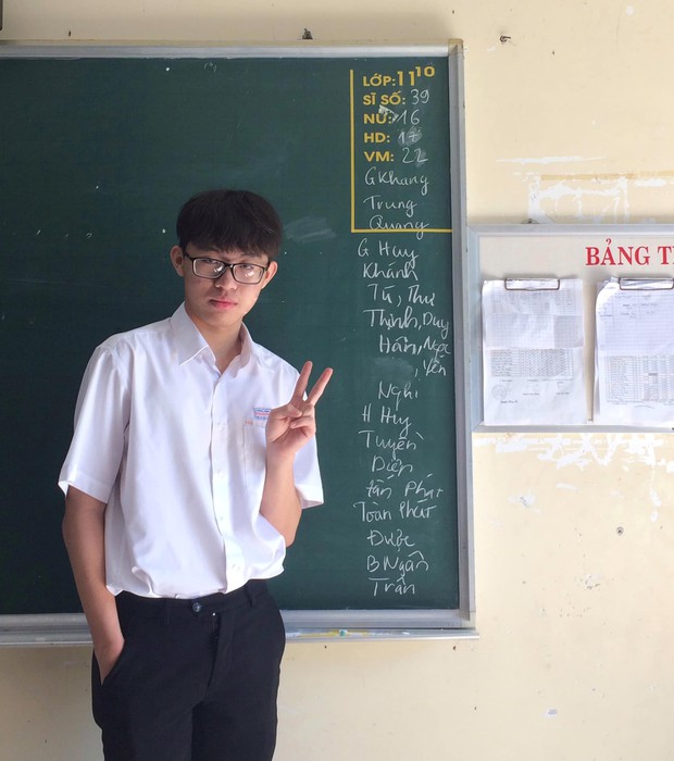 Cuối năm lớp vắng hơn 2/3, nam sinh nghĩ ra cách chụp ảnh có mặt tất cả thành viên khiến dân mạng bái phục - Ảnh 1. Cuối năm lớp vắng hơn 2/3, nam sinh nghĩ ra cách chụp ảnh có mặt tất cả thành viên khiến dân mạng bái phục - Ảnh 1.