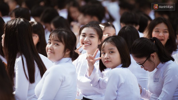 Đẹp đến mức không có chút tỳ vết, cô bạn trường Trưng Vương (TPHCM) chiếm toàn bộ spotlight lễ bế giảng - Ảnh 7. Đẹp đến mức không có chút tỳ vết, cô bạn trường Trưng Vương (TPHCM) chiếm toàn bộ spotlight lễ bế giảng - Ảnh 7.
