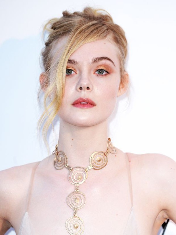 Giám khảo trẻ nhất lịch sử Cannes Elle Fanning: Đẹp vô thực, từ bóng của chị gái thành cô tiên nước Mỹ quyền lực - Ảnh 15.