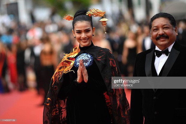 Không có Lý Nhã Kỳ thì đã có Trương Thị May mang áo dài Việt lên thảm đỏ LHP Cannes - Ảnh 4.
