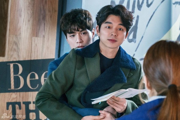 Trai đẹp Lee Dong Wook ủng hộ Gong Yoo nguyên xe cafe: Khỏi cần fan chèo thuyền, hai anh đây tự đẩy! - Ảnh 12.
