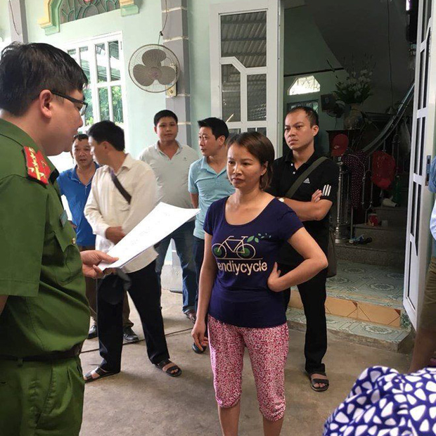 Mẹ nữ sinh giao gà ở Điện Biên định ra ám hiệu cho chồng, đòi lấy điện thoại khi nghe lệnh bắt giữ - Ảnh 2.