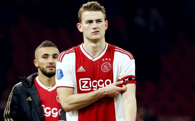 Chỉ cần một pha thả tim, chàng cầu thủ đẹp trai của Ajax khiến hàng ngàn fan MU điêu đứng - Ảnh 1.