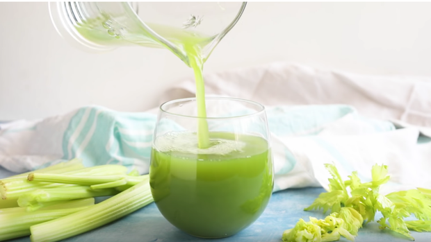 Cận cảnh ca trị mụn đáng ngạc nhiên của nước ép cần tây chỉ sau 12 ngày sử dụng - Ảnh 1.