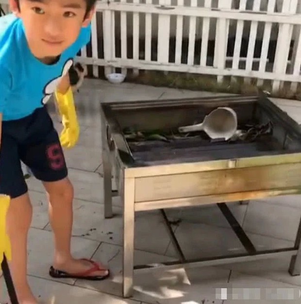 Trương Bá Chi khoe cuộc sống an nhàn vì cậu con trai cực man phụ giúp mẹ làm việc nhà, chăm em chu đáo - Ảnh 7.