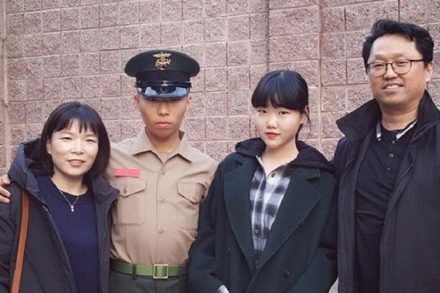 Mặc bố Yang bị nghi môi giới mại dâm, gà vừa xuất ngũ quyết tâm làm điều này như dằn mặt chủ tịch YG - Ảnh 1.