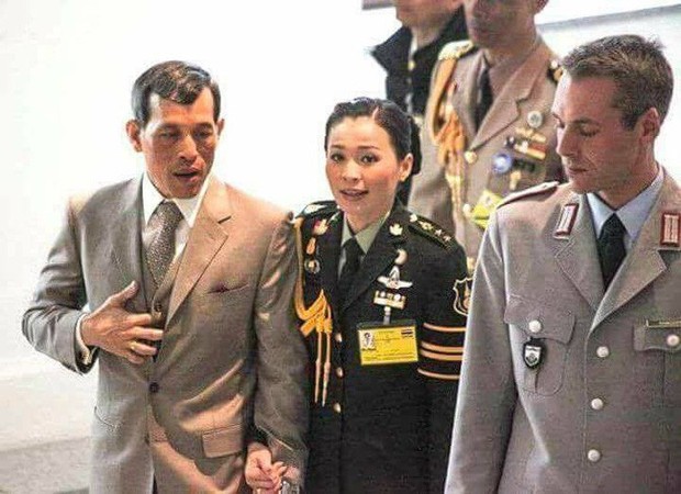 Tân Hoàng hậu Thái Lan: Con đường định mệnh khiến một tiếp viên hàng không trở thành nữ đại tướng, vừa kết hôn đã được lập tức phong hậu - Ảnh 2.