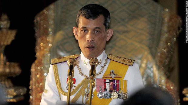 Người dân Thái Lan nô nức đổ về hoàng cung mừng lễ đăng quang của Quốc vương - Ảnh 2.