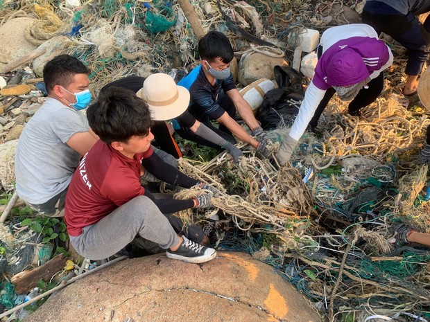 #ChallengeForChange chứng minh sức sống bền bỉ của mình: 2 tháng, 10 lần dọn vệ sinh và 700 bao rác được thu gom ở Sơn Trà - Ảnh 3.