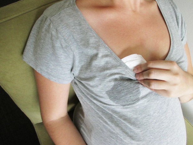 Cô gái 22 tuổi thấy ngực tiết sữa dù chưa sinh nở, nguyên nhân bất ngờ đến từ thuốc giảm cân - Ảnh 1.