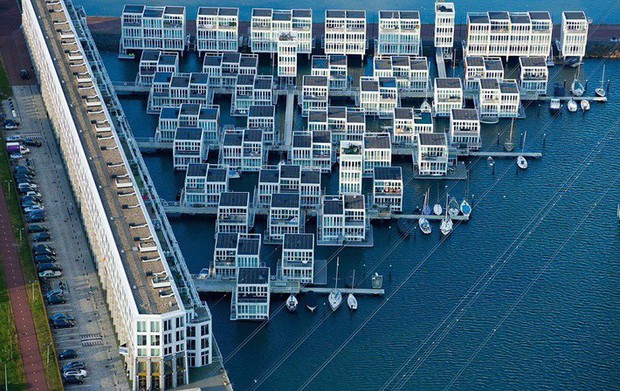 Chiêm ngưỡng cả trăm ngôi nhà được xây nổi trên mặt nước: Một quần thể kiến trúc đáng tự hào của thủ đô Amsterdam - Ảnh 3.