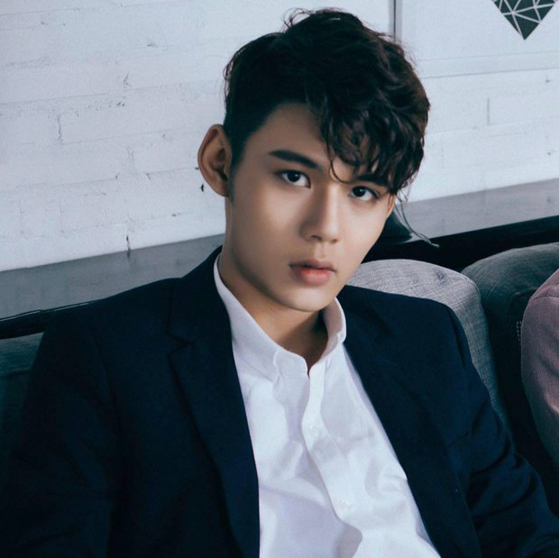 Thần tượng 14 năm, Lục Huy Uni5 không chỉ may mắn gặp Sungmin (Super Junior) ở Hàn mà còn nhận điều đặc biệt này - Ảnh 3.